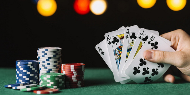 Pokerio žaidimo rūšys ir kortos bei žetonai